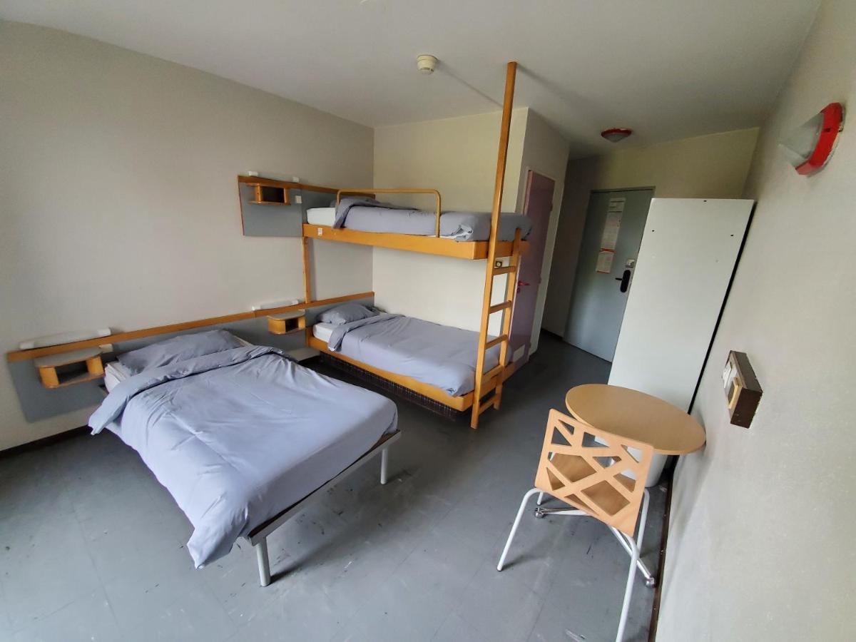 Triple Room Bathroom,1705105873:JPEG